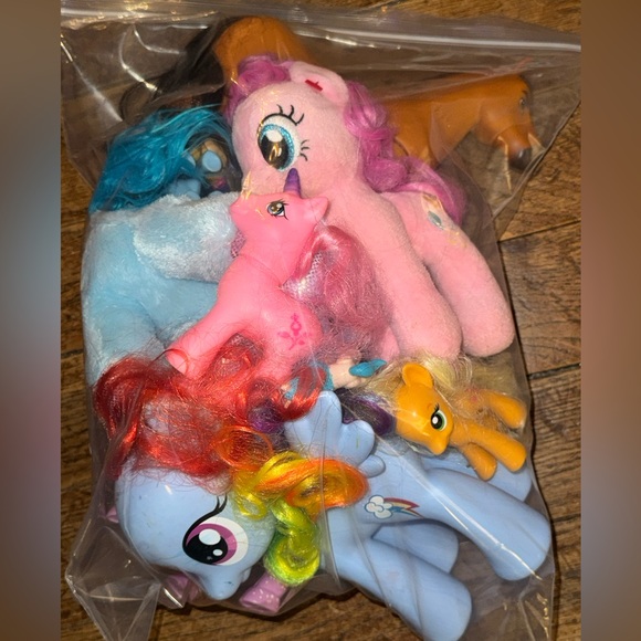Bag of fun horse toys! - Picture 2 of 5
